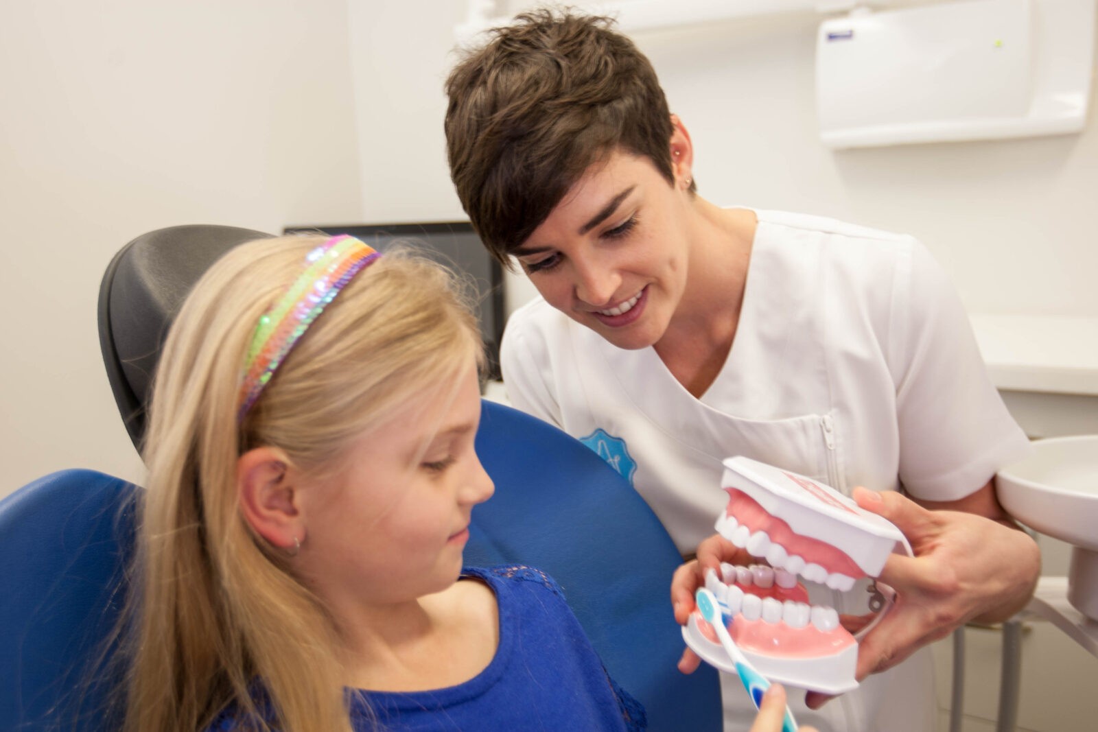 ORAL HEALTH THERAPY Aim Dental